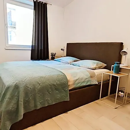 Altstadt-idylle Mit Balkon Und Parkplatz Апартаменты Грац