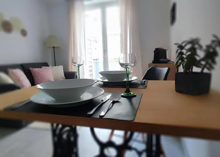 Altstadt-idylle Mit Balkon Und Parkplatz