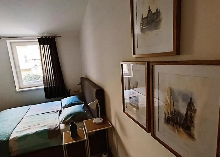 Altstadt-idylle Mit Balkon Und Parkplatz Graz